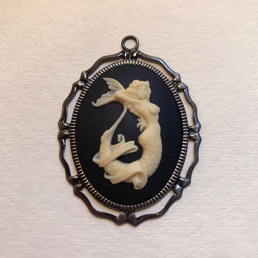 Mermaid cameo necklace - Image 2