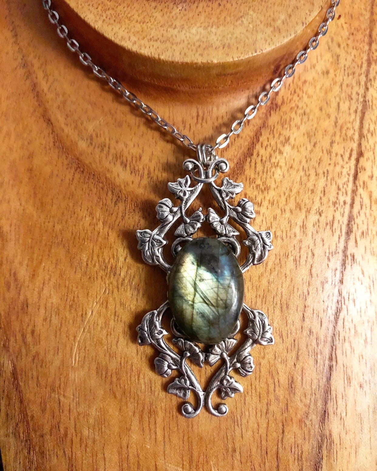 Labradorite Necklace // Labradorite Pendant // Labradorite Stone // Labradorite filigree necklace// Labradorite Cabochon // - Image 3