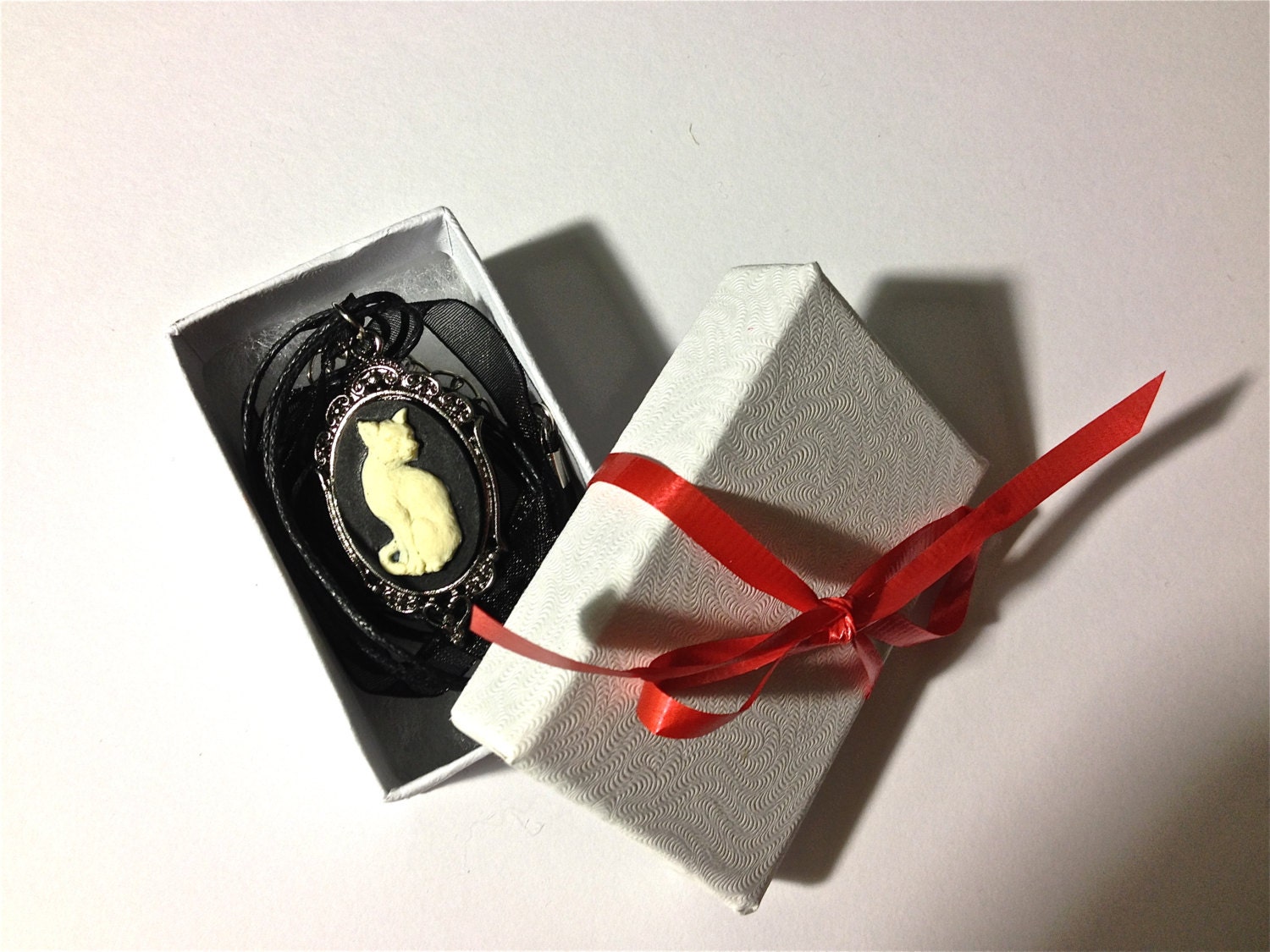 Cat cameo necklace - Image 3