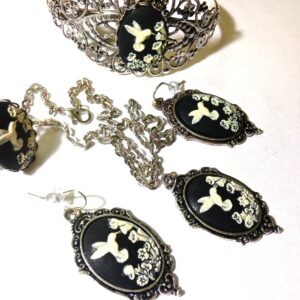 Hummingbird cameo jewelry set