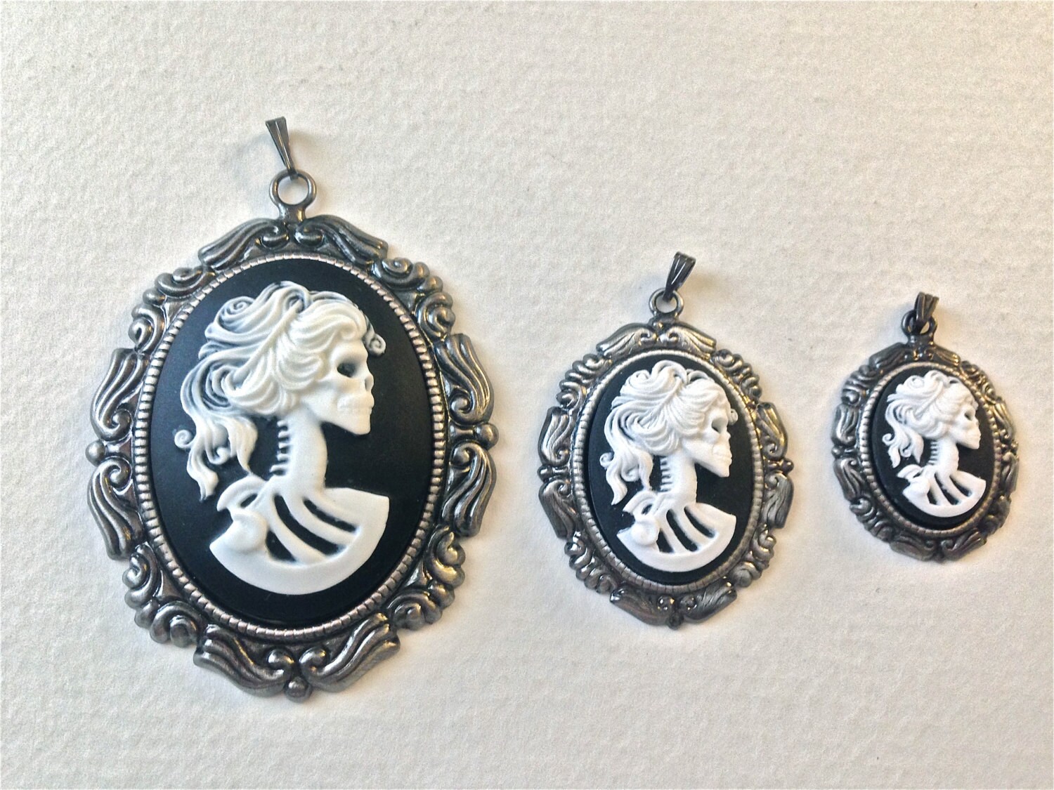 Miss Skeleton cameo pendant set // lady lolita cameo pendant // skull cameo // - Image 2