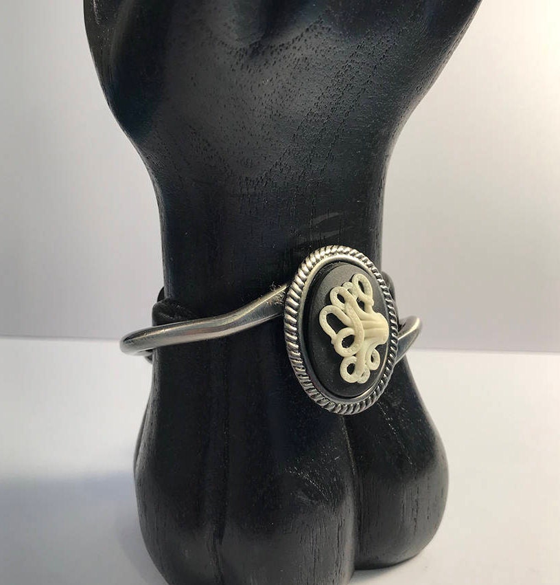 Octopus Cameo Cuff Bracelet - Image 2