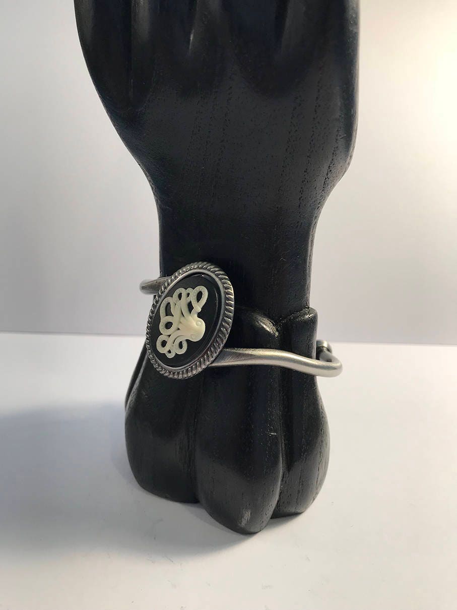 Octopus Cameo Cuff Bracelet - Image 3