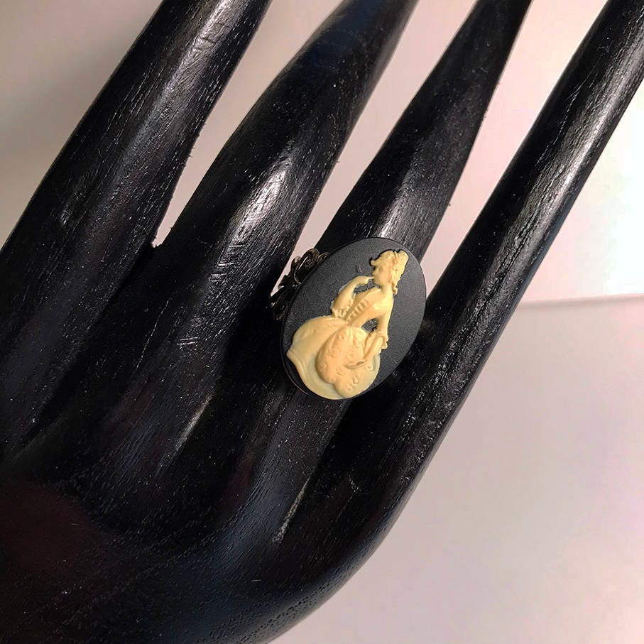 Victorian Lady Cameo Ring