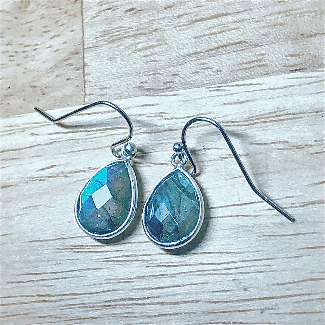 Faceted teardrop Labradorite Earrings // Labradorite dangle earrings // Sterling silver labradorite earrings - Image 7