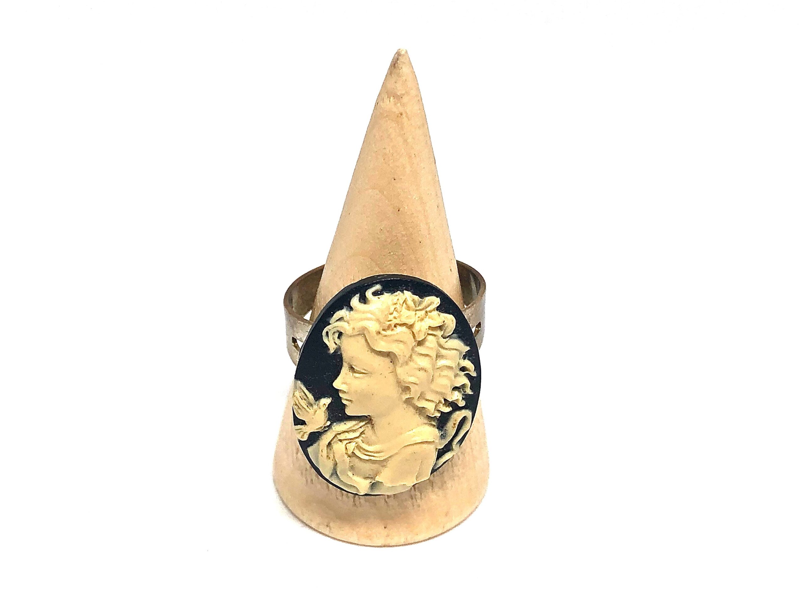 vintage inspired Cameo Ring // classic cameo ring // profile silhouette Cameo Ring - Image 2