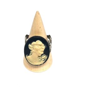 Classic Lady Cameo Ring