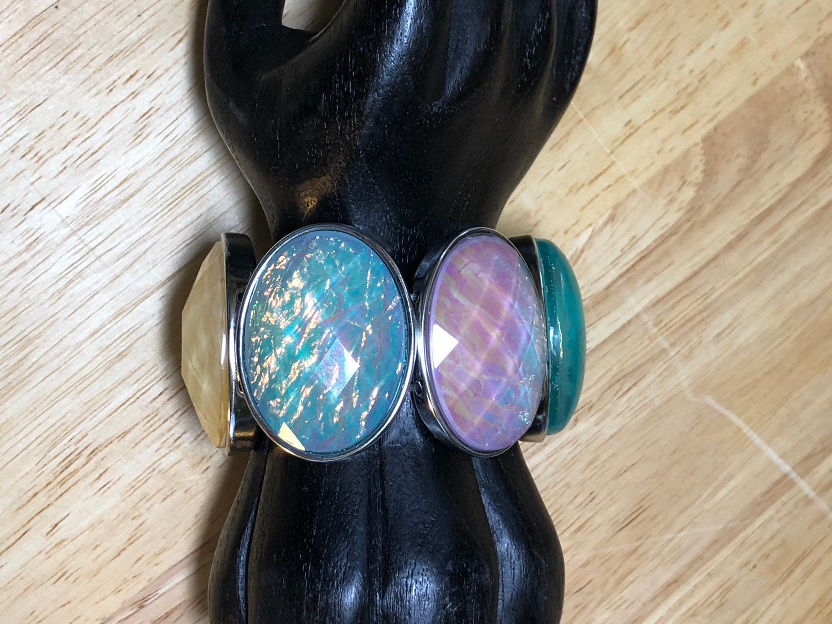 Faceted jewel bracelet // faux opal bracele // opal acrylic bracelet // pink blue purple white stretch bracelet // opal Cabochons