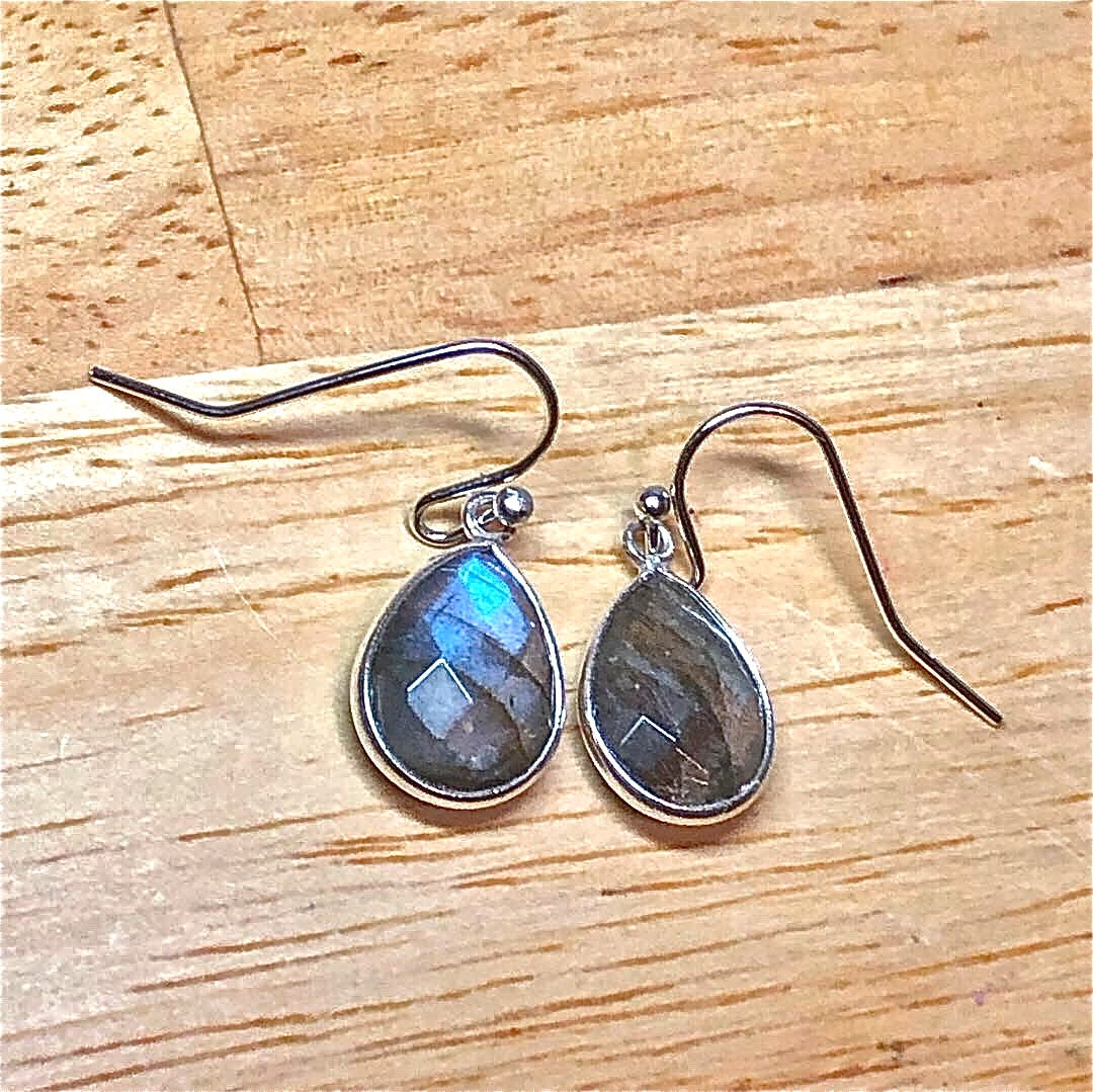 Faceted teardrop Labradorite Earrings // Labradorite dangle earrings // Sterling silver labradorite earrings - Image 6