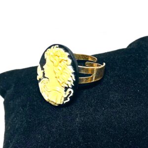 vintage inspired Cameo Ring // classic cameo ring // profile silhouette Cameo Ring