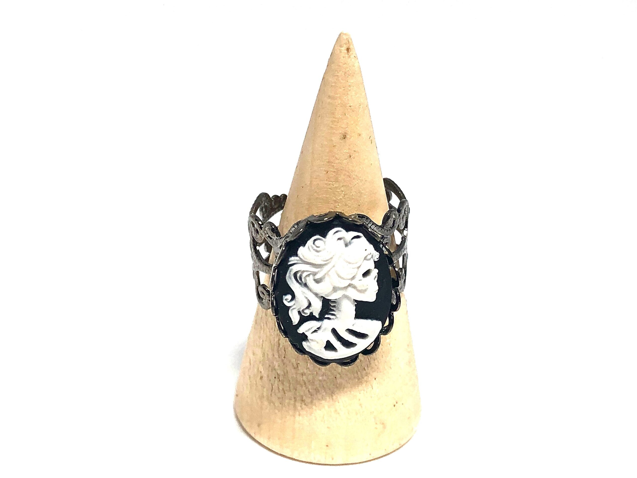 Lolita Skeleton Cameo Ring // Day of the Dead Jewelry // Cameo Ring // Lady Skeleton Cameo Ring // Lolita goddess ring - Image 2