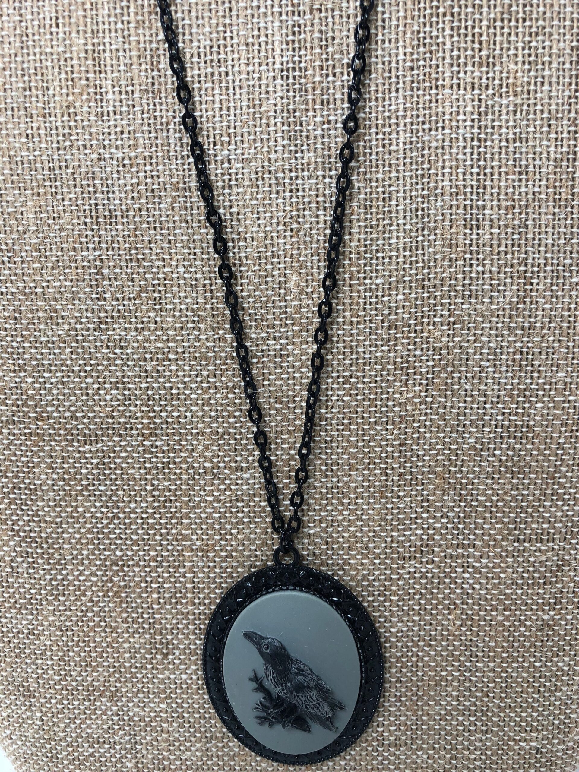 Black Raven cameo necklace - Image 3