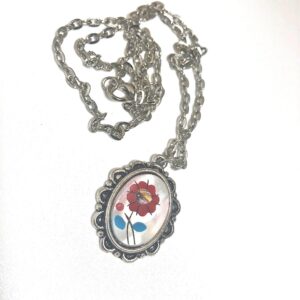 Flower shell necklace