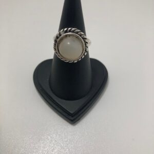 Moonstone Ring // Moonstone gemstone ring // Moonstone circle ring // Gemstone ring // cabochon circle ring