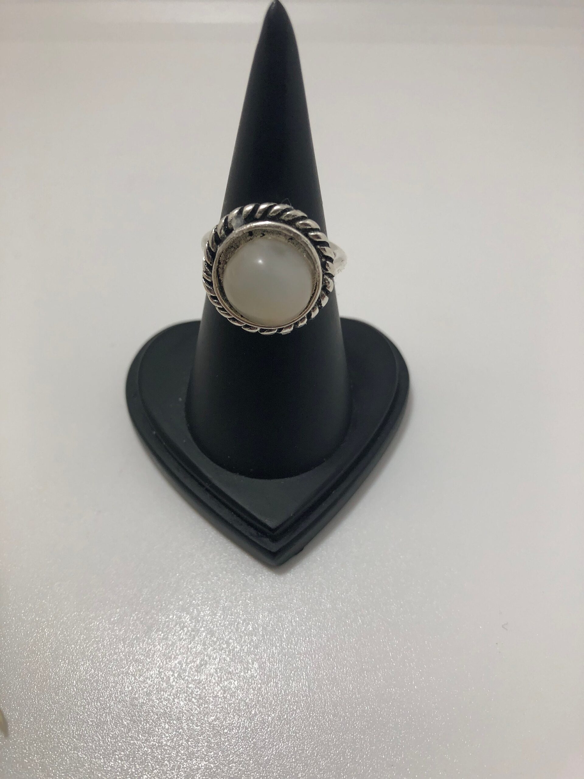 Moonstone Ring // Moonstone gemstone ring // Moonstone circle ring // Gemstone ring // cabochon circle ring