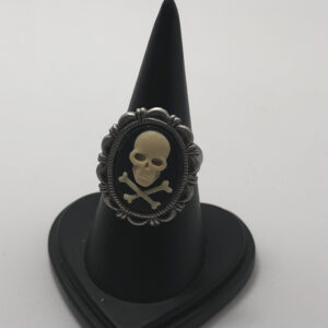 Skull and crossbones Cameo Ring // Silver Cameo Ring // Cameo ring