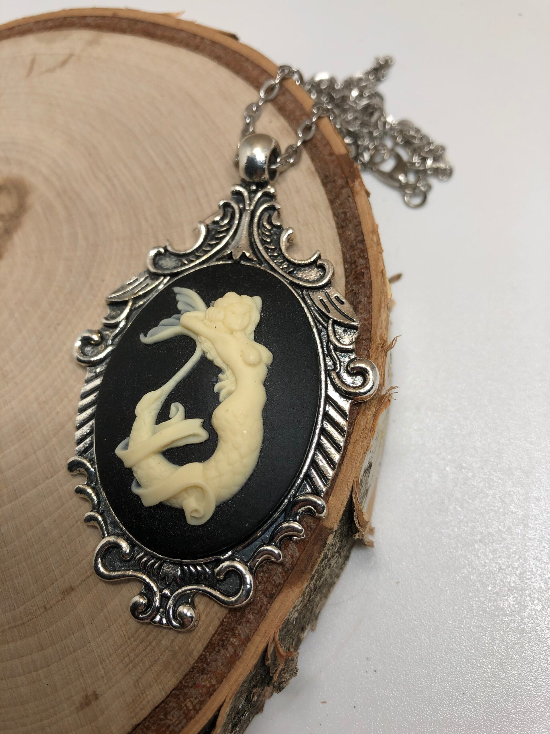 Mermaid cameo necklace - Image 2