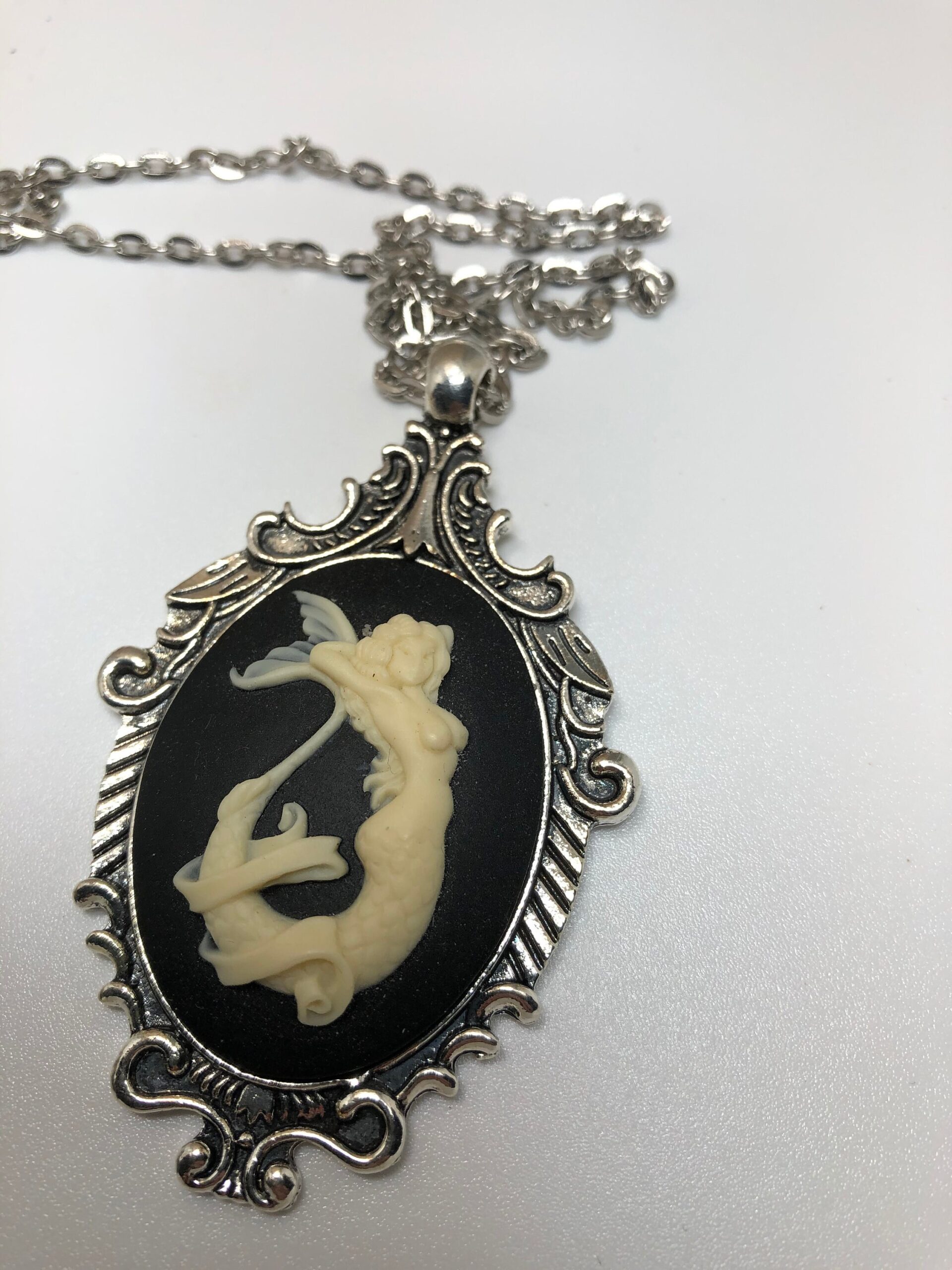 Mermaid cameo necklace - Image 4