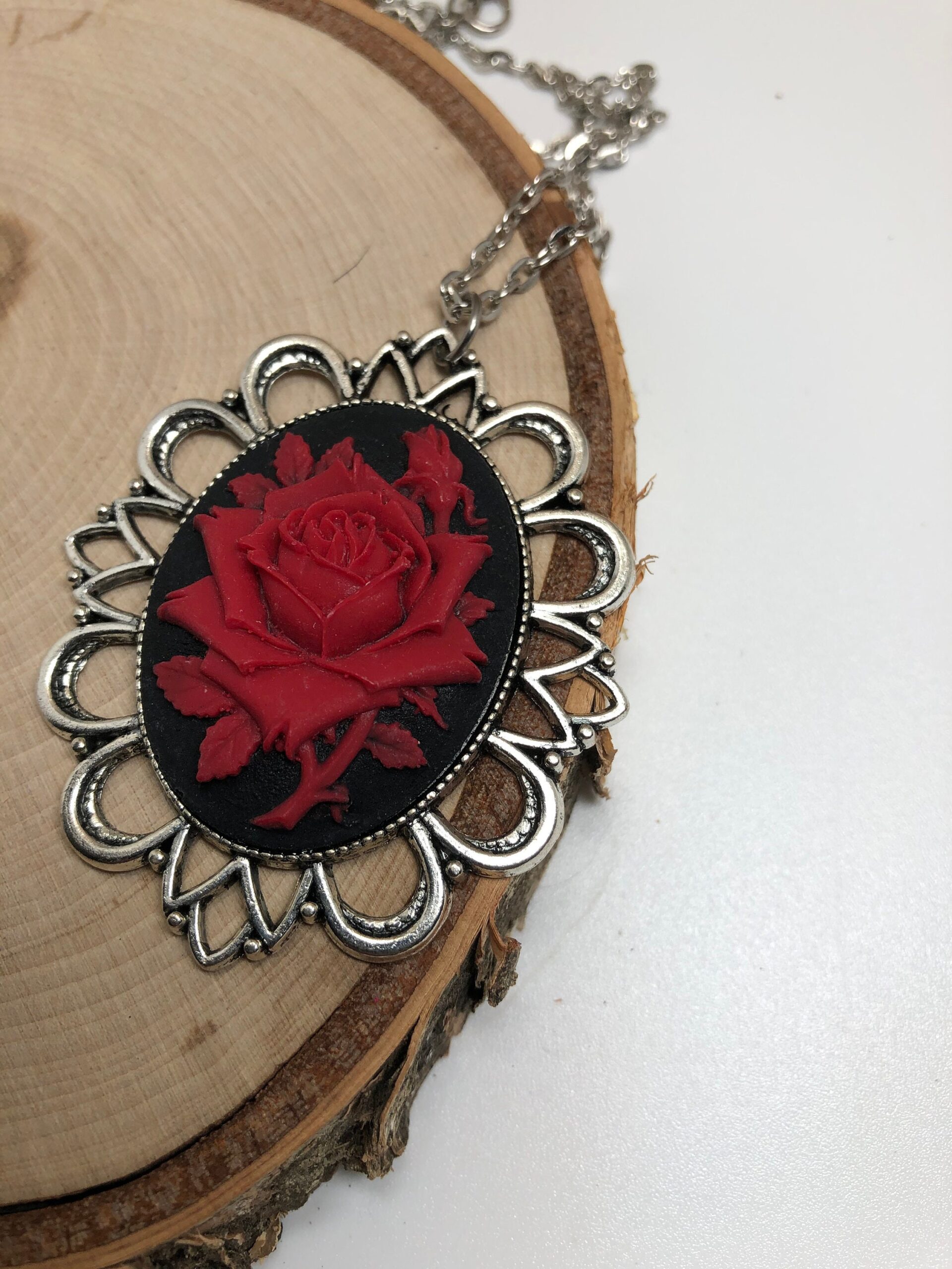 Large red rose cameo necklace - Image 2