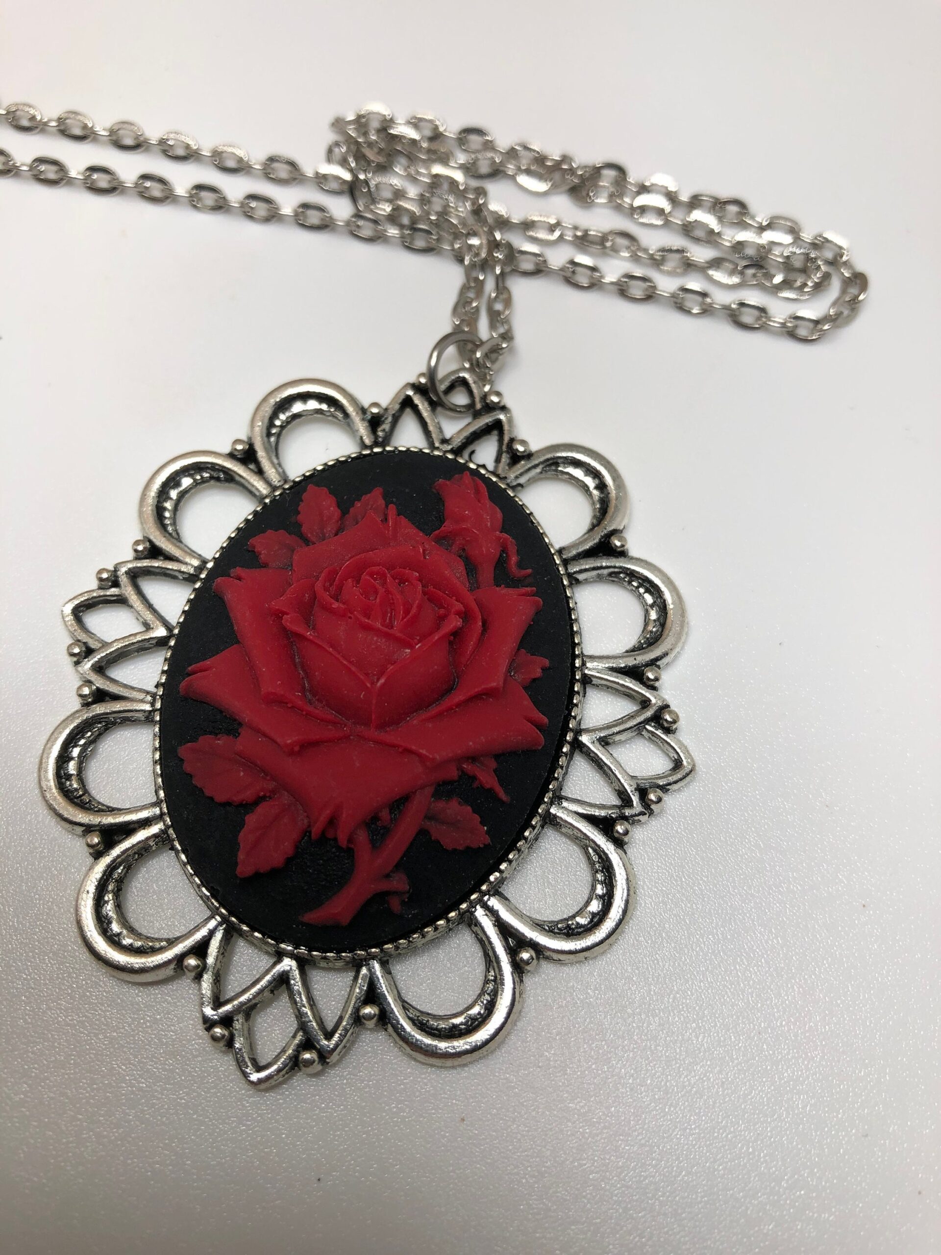 Large red rose cameo necklace - Image 3