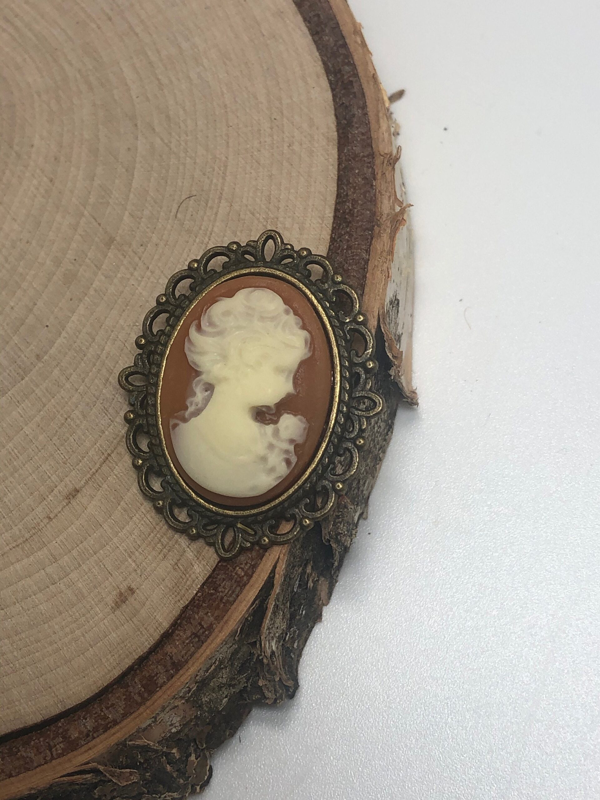 Classic lady cameo Brooch Pin Jewelry // Cameo brooch pin