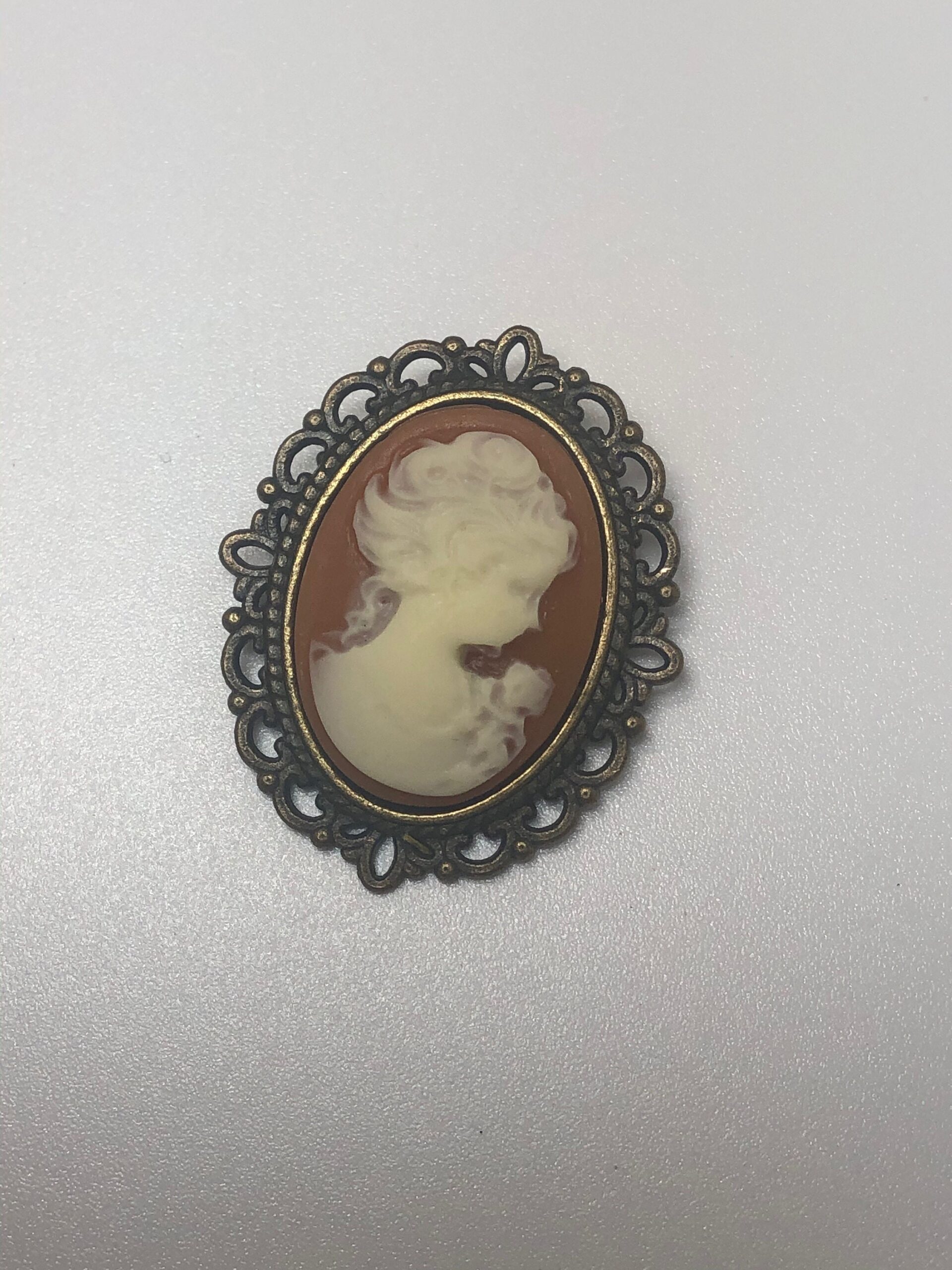 Classic lady cameo Brooch Pin Jewelry // Cameo brooch pin - Image 3