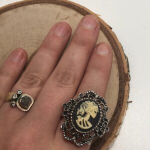 Lolita Skeleton Cameo Ring // Day of the Dead Jewelry // Cameo Ring // Lady Skeleton Cameo Ring // Lolita goddess ring