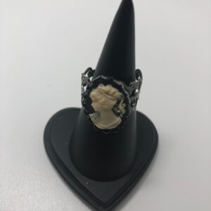 Vintage lady Cameo Ring // Silver Cameo Ring // Cameo ring classic lady