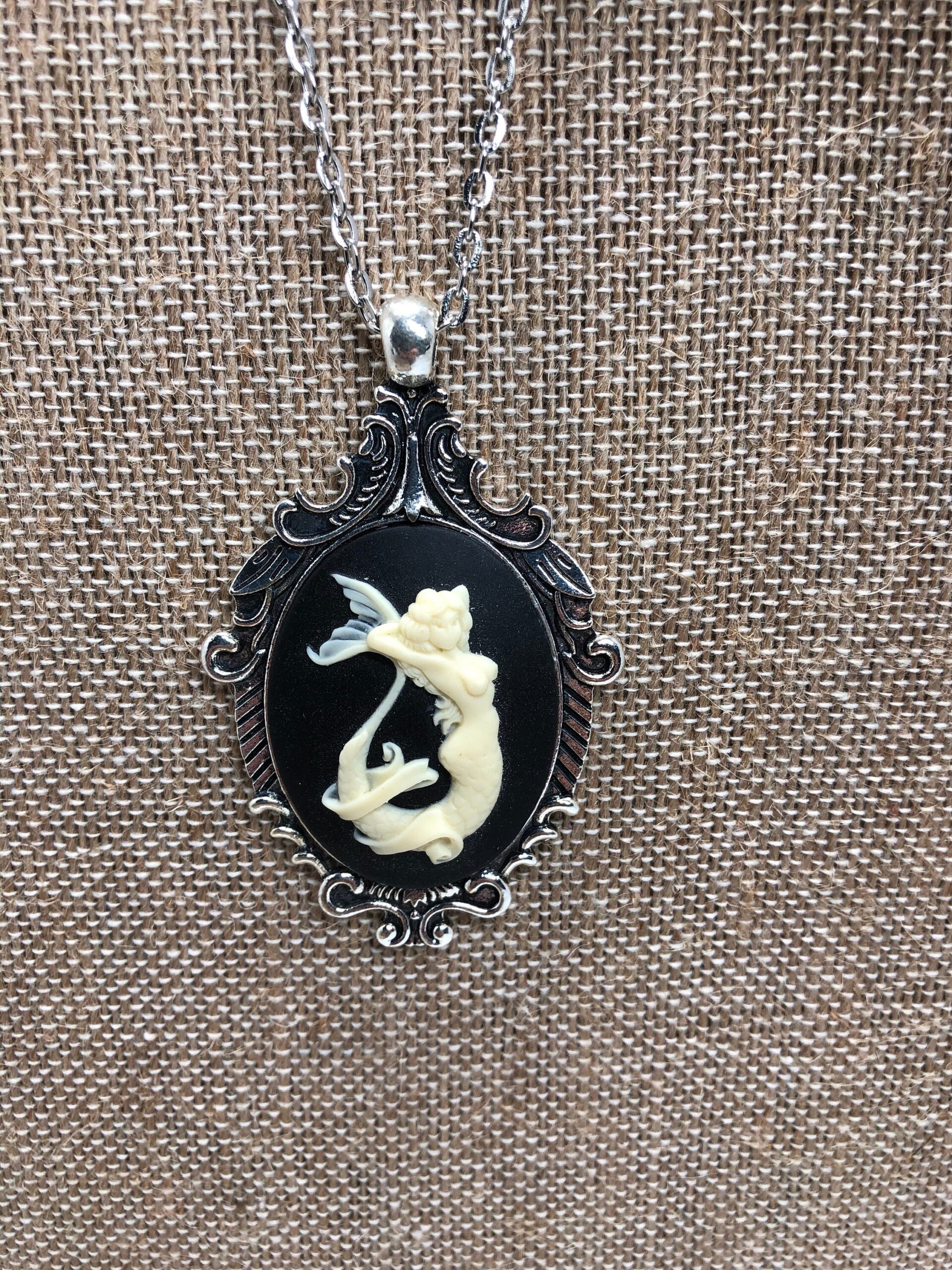 Mermaid cameo necklace - Image 3