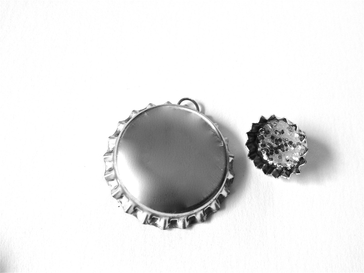 Mini bottlecap earrings - Image 4