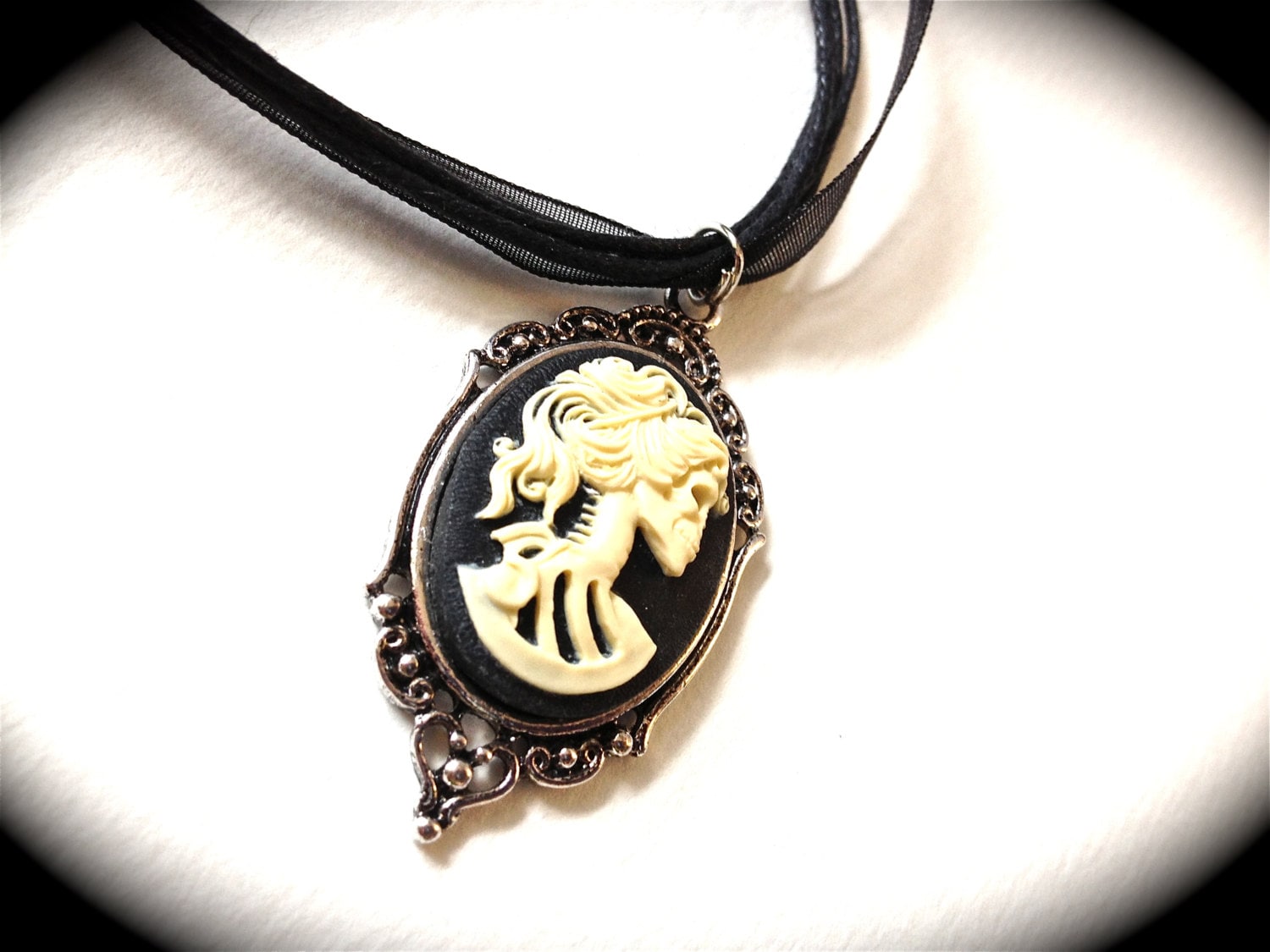 Lady lolita skeleton cameo necklace