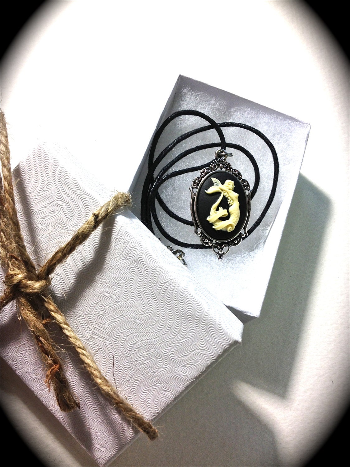Mermaid cameo necklace - Image 2