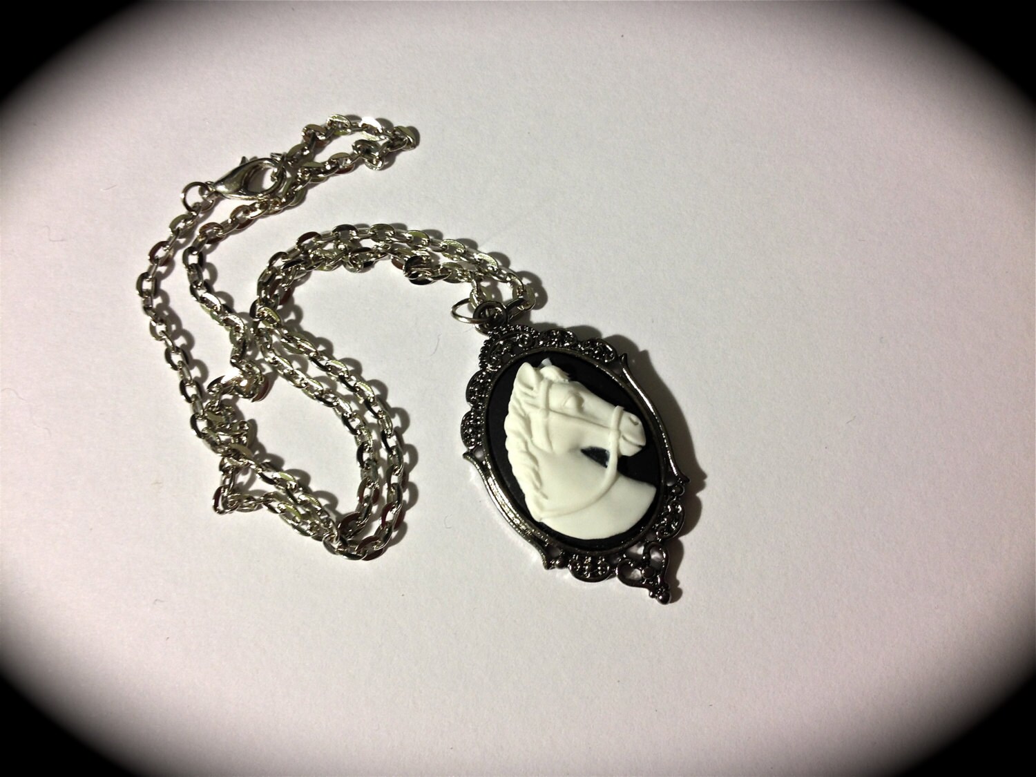 Horse cameo necklace - Image 2