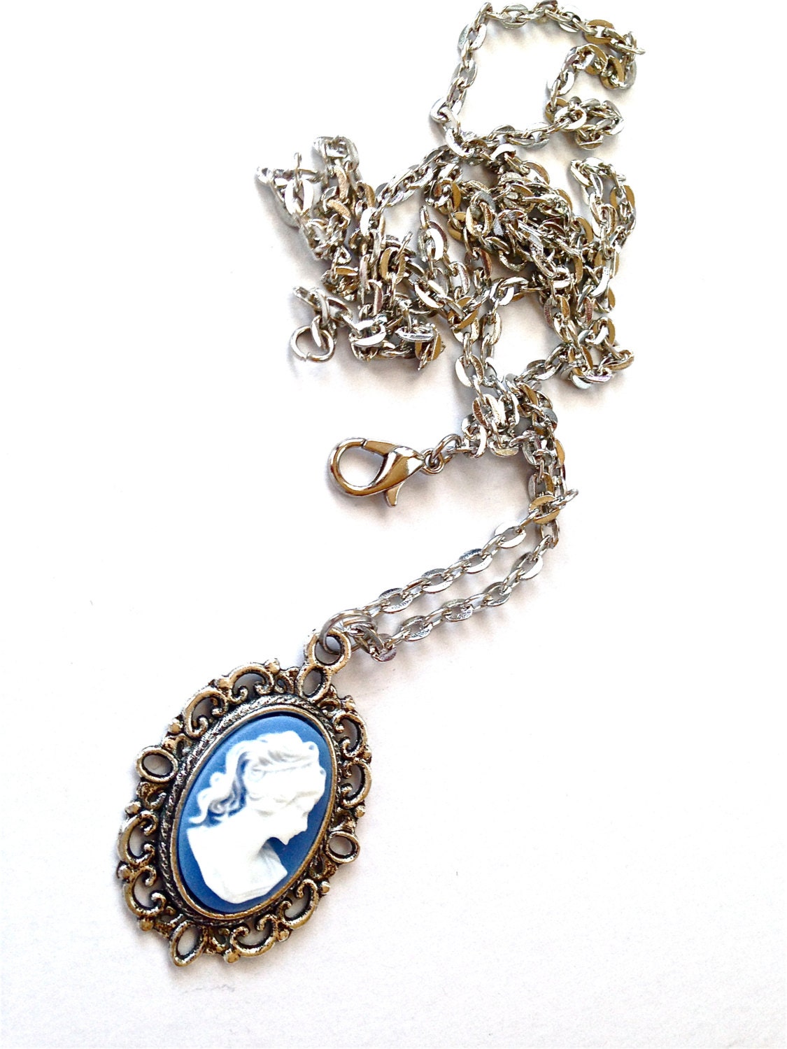 Small vintage inspired woman cameo // wedge wood blue and white classic lady cameo necklace - Image 3