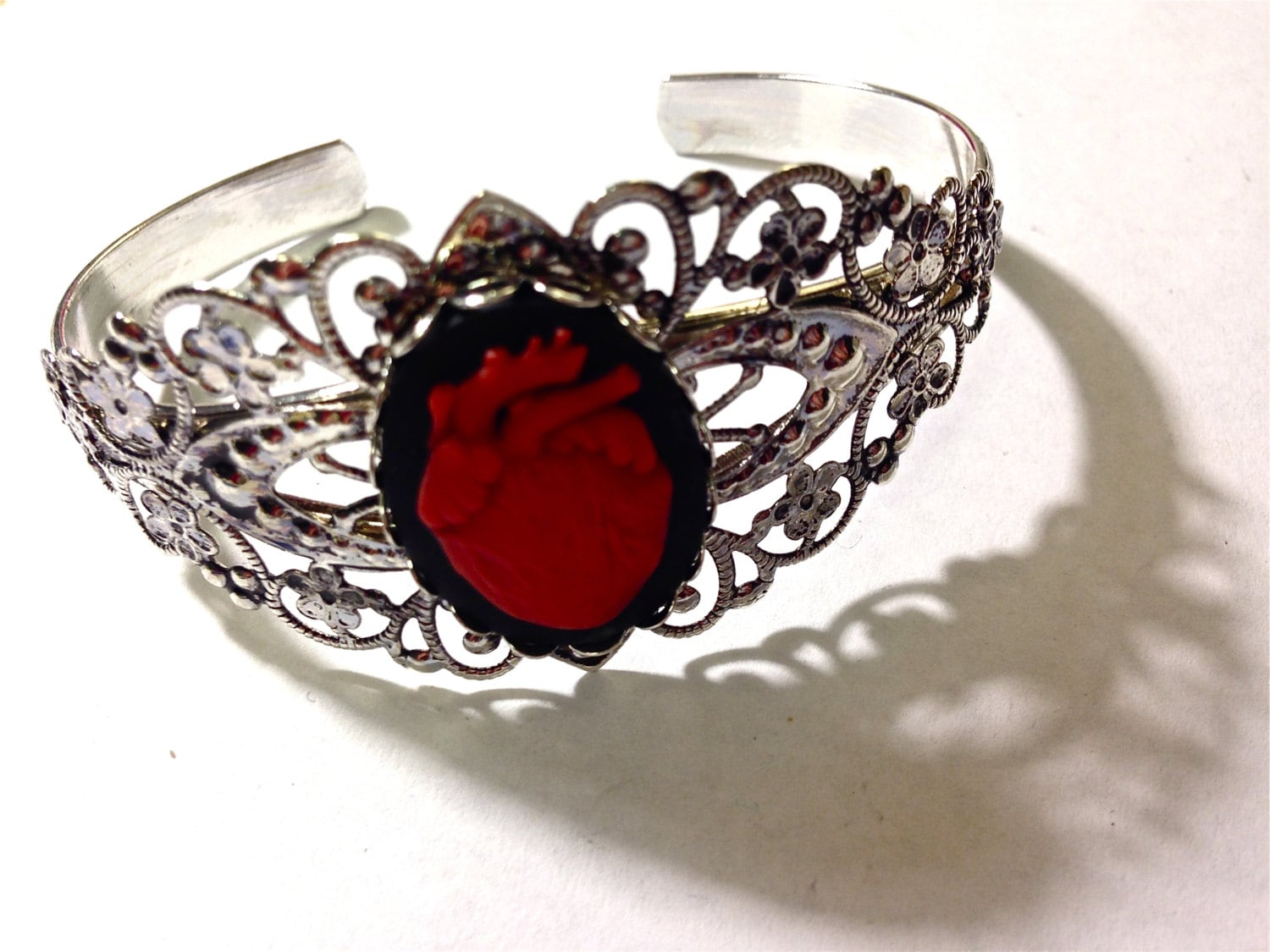 Heart cameo bracelet // Anatomical heart cuff - Image 2