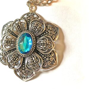 Blue Necklace // Faceted blue glass stone mandala necklace // Faceted Necklace // Blue glass necklace