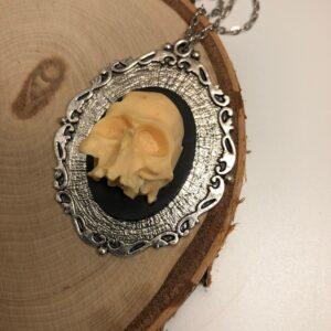 Skull cameo necklace // 3D skull cameo pendant necklace // 30x40 Cameo Necklace