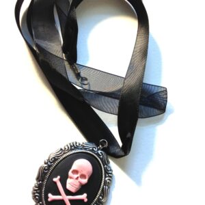 Skull and Bones//Day of the dead// Cameo Jewlery