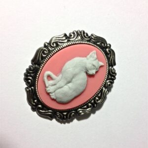 Cat cameo brooch