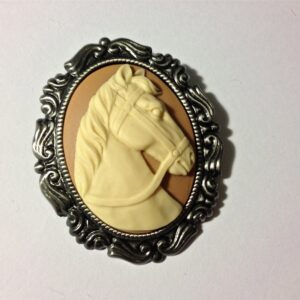 Horse pin