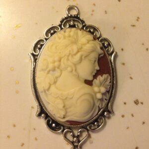 Classic Lady cameo necklace