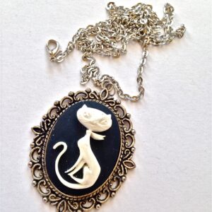 Retro cat cameo necklace