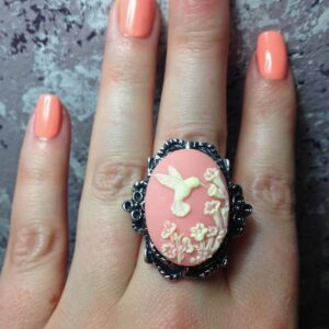 Pink Hummingbird cameo ring // Humingbird Ring // Huming bird Cameo